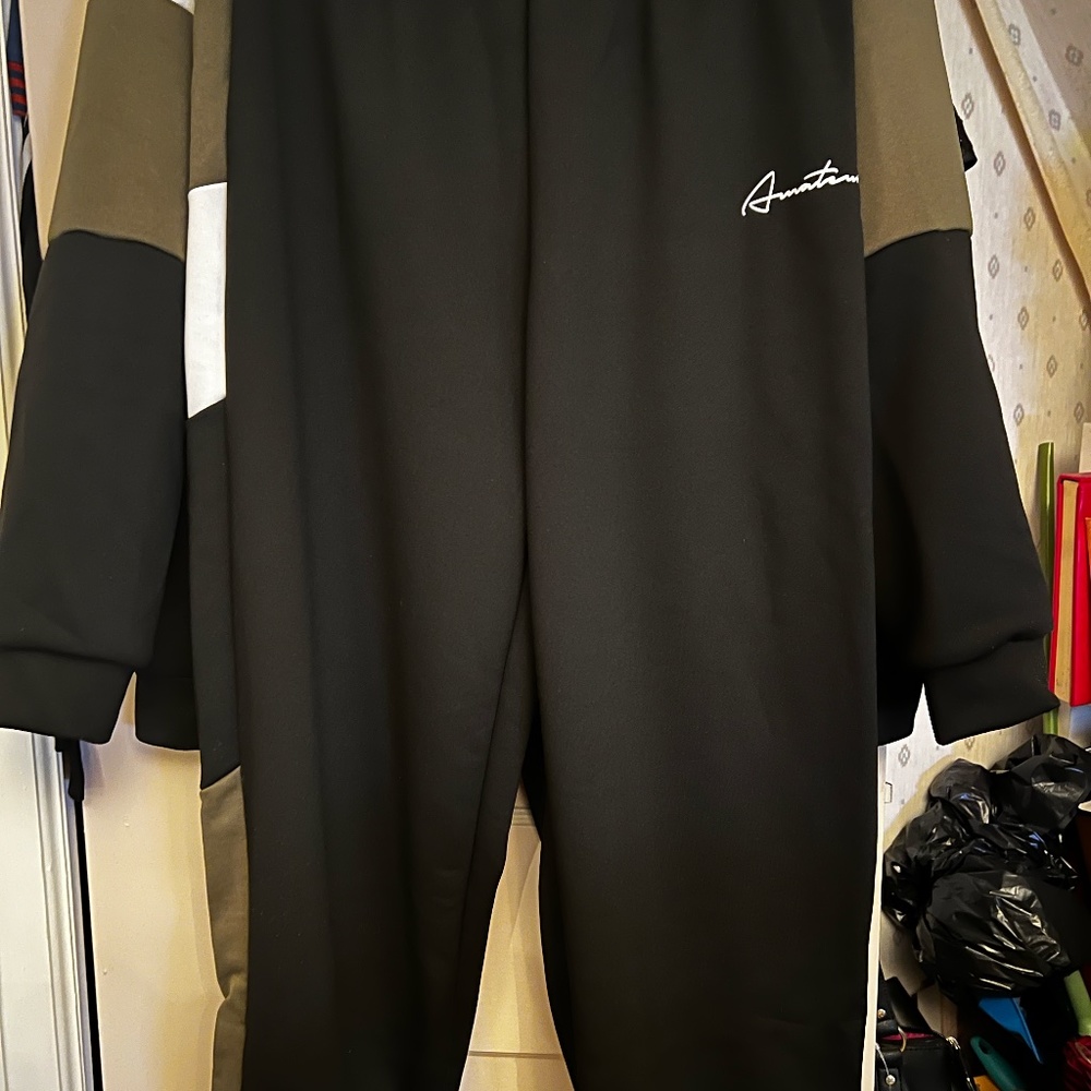 SweatSuit - Picture 3 of 4
